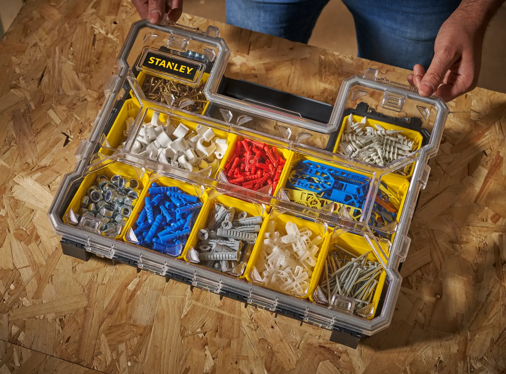 STANLEY 1-97-517 organiser with transparent lid, yellow compartments, assorted wall plugs and hardware.