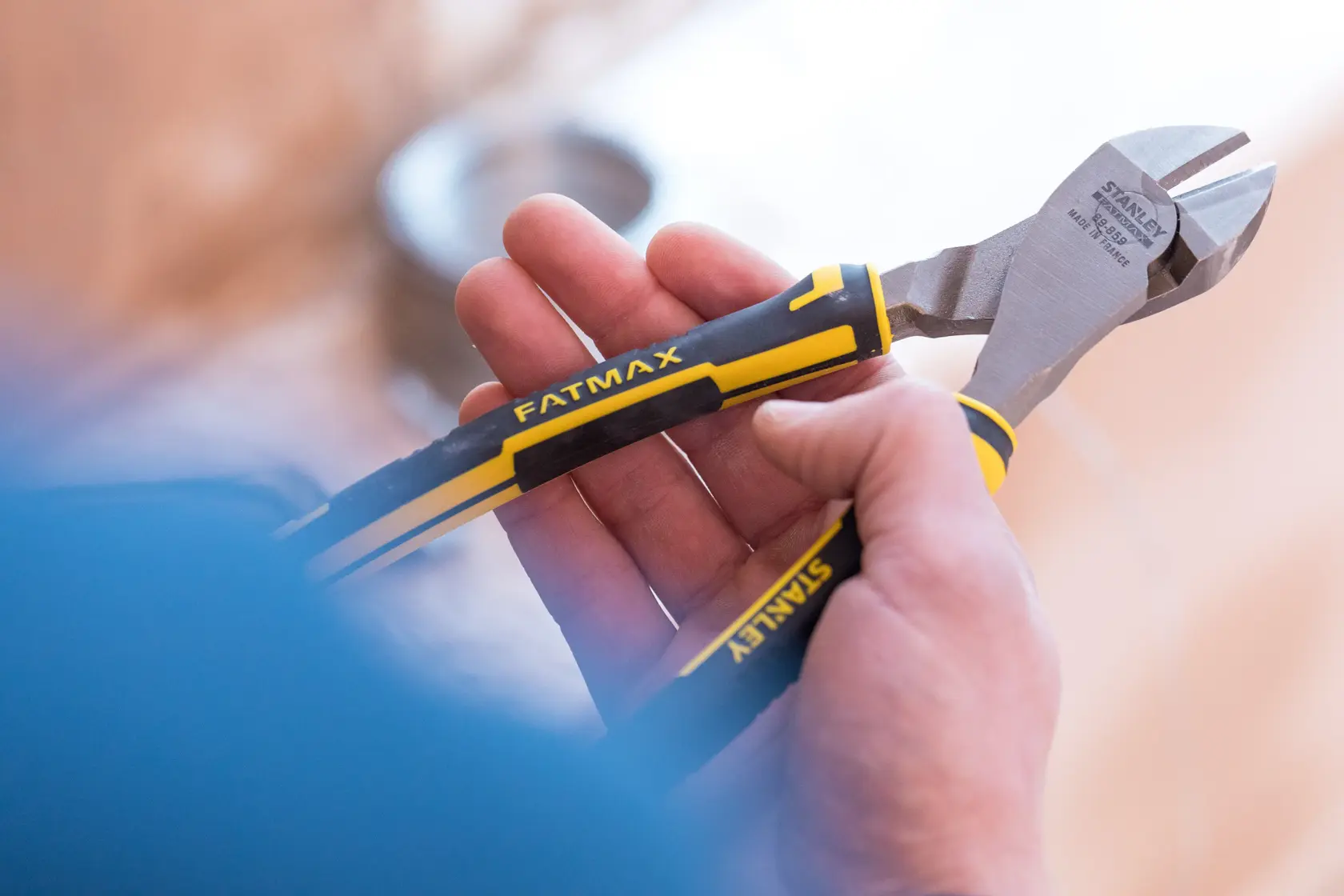 STANLEY 89-859 diagonal cutting pliers with black and yellow FATMAX handles, side view photo.